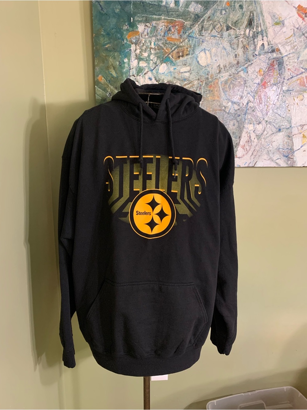 Pittsburgh Steelers hoodie in size XL.